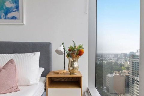 A Chic & Lovely 2BR Apt CBD With City Views - Great Ocean Road Tourism 1