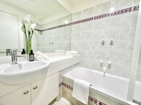 A Cozy 2B2B Apt Next To Carlton Garden W/ Parking - Great Ocean Road Tourism 1