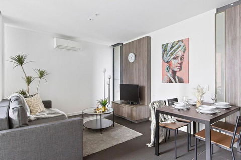 A Cozy 2BR Apt Opposite Southern Cross Station - Great Ocean Road Tourism 3