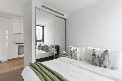 A Cozy Apt With City Views Near Crown Casino - Great Ocean Road Tourism 2