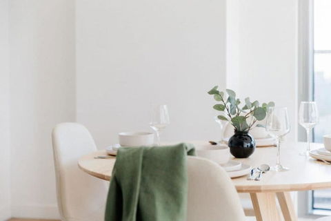 A Cozy Apt With City Views Near Crown Casino - Great Ocean Road Tourism 3