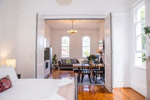 A Designer Apartment With Classic Heritage Details - Great Ocean Road Tourism 1