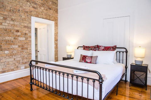 A Designer Apartment With Classic Heritage Details - Great Ocean Road Tourism 3