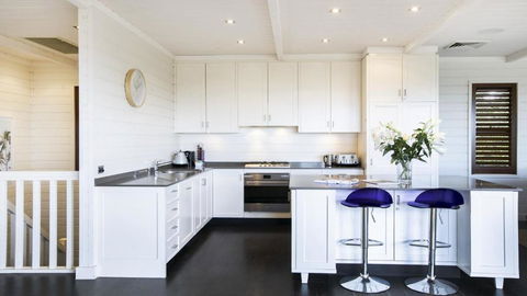 A Grand Beach Retreat - Great Ocean Road Tourism 3
