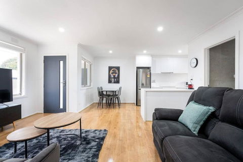 A Private Hideaway With Large Backyard And CarParks - Great Ocean Road Tourism 3