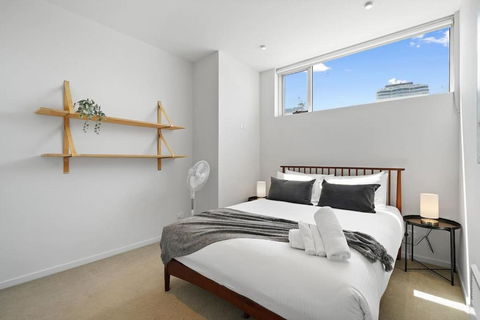 A River-side 2bdm Footscray Oasis + Parking - Great Ocean Road Tourism 2