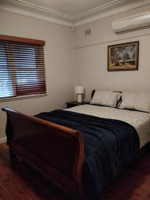 A Rosy House In Roselands - Great Ocean Road Tourism 1