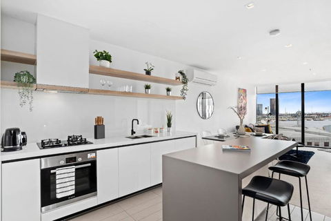 A Stylish 2BR Apt With FREE Parking - Great Ocean Road Tourism 4