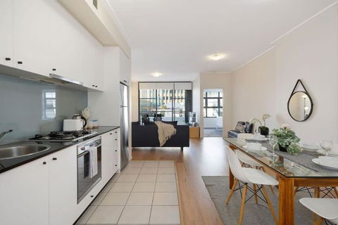 A Stylish & Bright Suite Next To Darling Harbour - Great Ocean Road Tourism 1