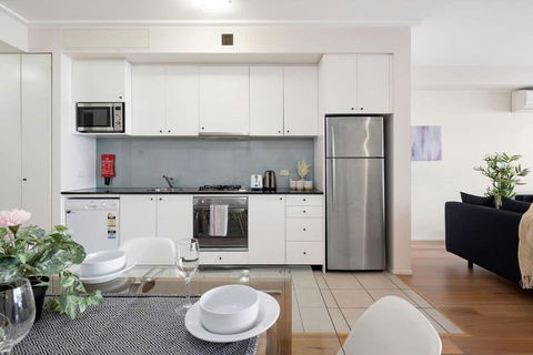 A Stylish & Bright Suite Next To Darling Harbour - Great Ocean Road Tourism 4