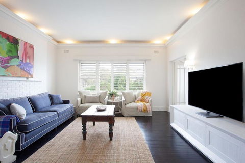 A Touch Of Pink, Bellevue Hill IH - Great Ocean Road Tourism 0