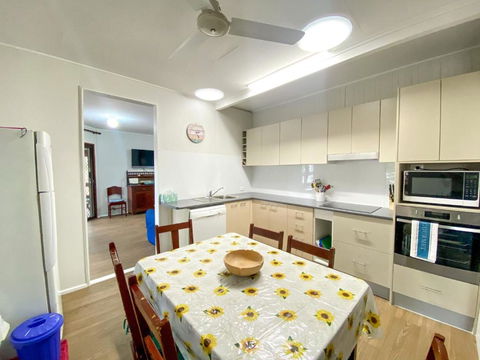 A Yearenda - Water Views -3BR - Steps To The Beach - Great Ocean Road Tourism 4