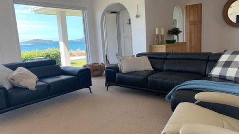 Absolute Beach Front - Great Ocean Road Tourism 3