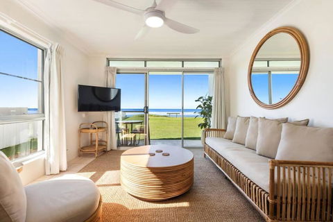 Absolute Beachfront Apartment 11B - Great Ocean Road Tourism 0