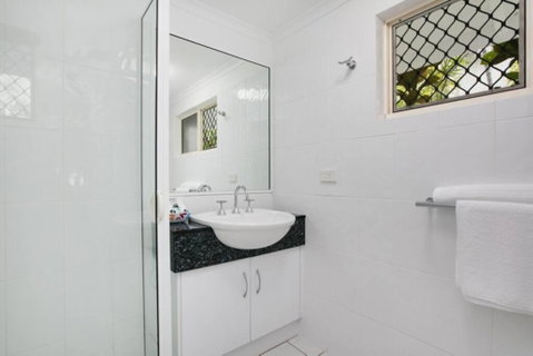 Absolute Beachfront Apartment - Great Ocean Road Tourism 3