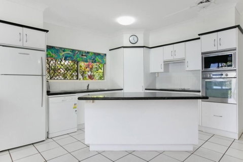 Absolute Beachfront Apartment - Great Ocean Road Tourism 1