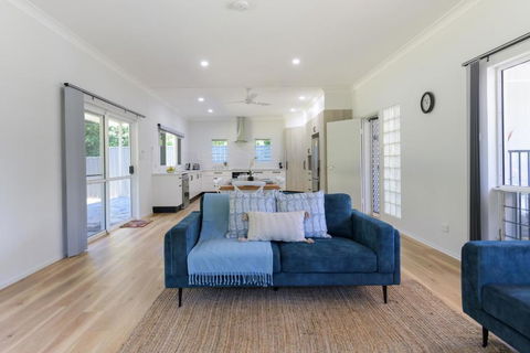 Absolute Beachfront Family Home - Cooya - Great Ocean Road Tourism 4