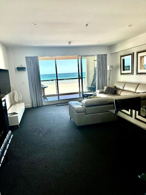 Absolute Beachfront At The Pier Glenelg - Great Ocean Road Tourism 2