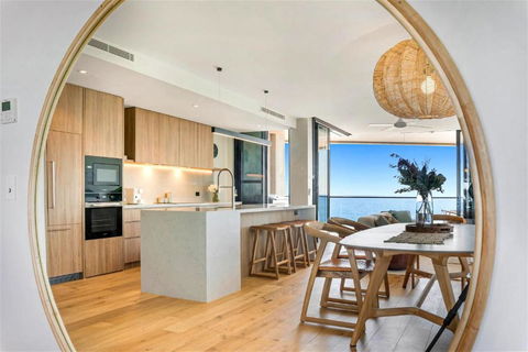 Absolute Beachfront Luxury Apartment - Great Ocean Road Tourism 3