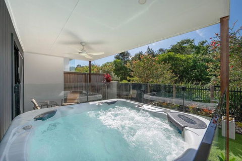 Absolute Beachfront Marcoola 4Bd, Heated Spa - Great Ocean Road Tourism 1