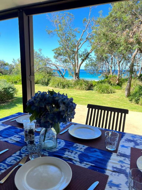 Absolute Beachfront Mollymook - Great Ocean Road Tourism 3