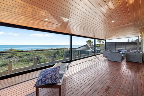 Absolute Oceanfront Retreat - Great Ocean Road Tourism 3