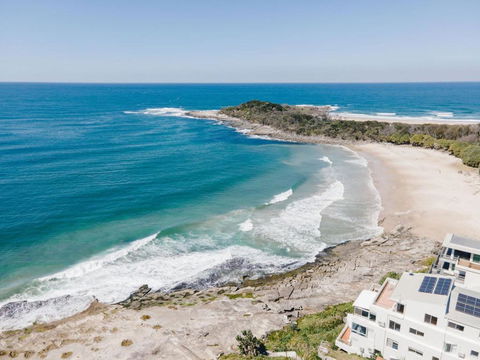 Absolute Oceanfront Yamba - Oceanstays - Great Ocean Road Tourism 1