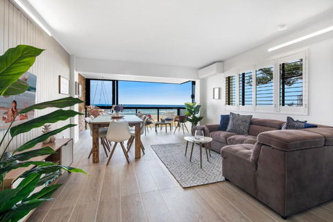 Absolutly Beachfront Surfers Paradise, Pure Shores! - Great Ocean Road Tourism 1
