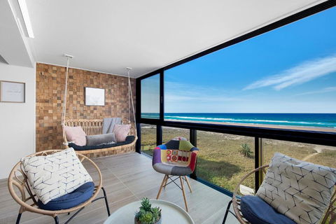 Absolutly Beachfront Surfers Paradise, Pure Shores! - Great Ocean Road Tourism 3