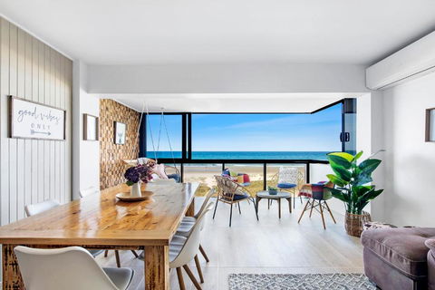 Absolutly Beachfront Surfers Paradise, Pure Shores! - Great Ocean Road Tourism 0