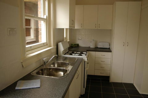 Accommodation Sydney Rockdale - 2 Bedroom Pet Friendly Budget Apartments With Balconies - Great Ocean Road Tourism 1