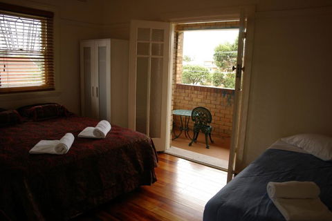 Accommodation Sydney Rockdale - 2 Bedroom Pet Friendly Budget Apartments With Balconies - Great Ocean Road Tourism 3