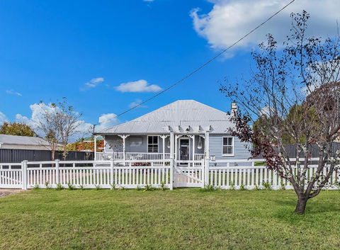 Addisons Stanthorpe With Hot Tub - Great Ocean Road Tourism 0