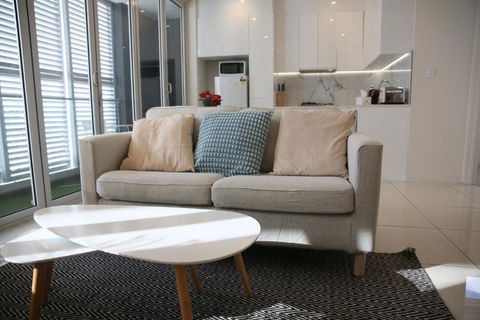 Adelaide CBD Bluebird Apartment - Great Ocean Road Tourism 1