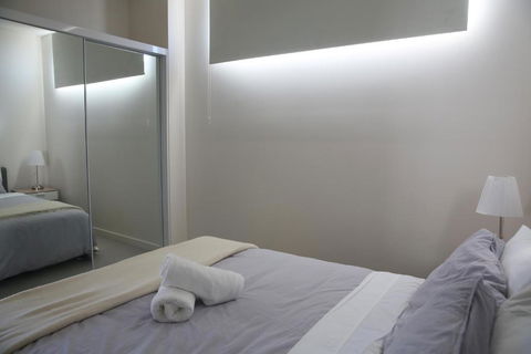 Adelaide CBD Bluebird Apartment - Great Ocean Road Tourism 4