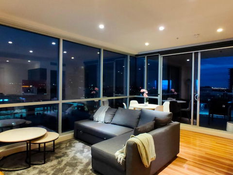 Adelaide Central Skyline Panoramic Suite - Great Ocean Road Tourism 1