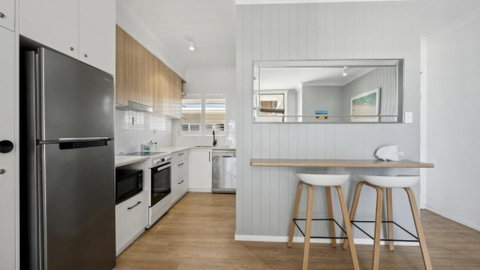 Affordable, Pool, Spa, Beach, Sleeps 5 - Great Ocean Road Tourism 3