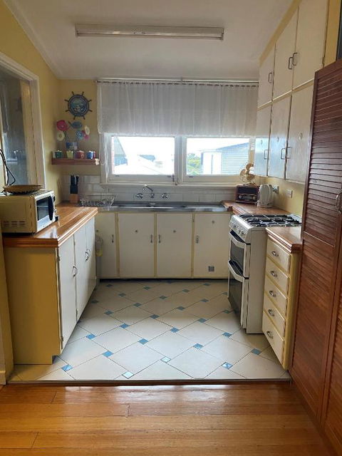 Ahoy Family Beach Escape - Great Ocean Road Tourism 3