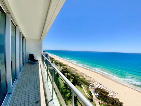 Air On Broadbeach Beachfront 2Level Stunning Apartment With 180 Degree Views - Great Ocean Road Tourism 3