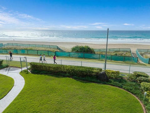 Absolute Beachfront Apartment 3B Pool Spa - Great Ocean Road Tourism 0