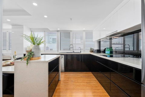 Absolute Beachfront Apartment 3B Pool Spa - Great Ocean Road Tourism 4