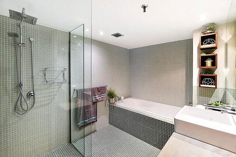 Absolute Beachfront Apartment 3B Pool Spa - Great Ocean Road Tourism 1