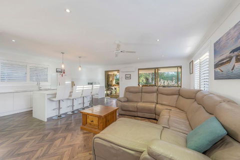 Absolute Waterfront - Great Ocean Road Tourism 3