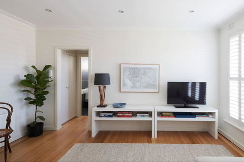 A Touch Of Tuscan Charm Off Toorak Road - Great Ocean Road Tourism 3