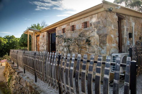 A Romantic Uraidla Studio - Great Ocean Road Tourism 0