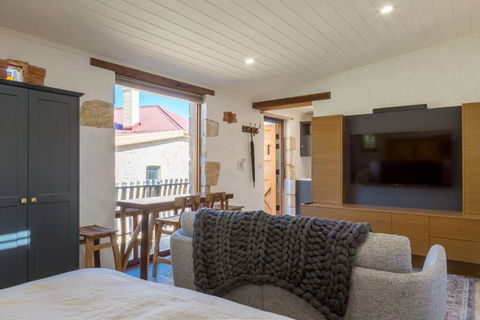 A Romantic Uraidla Studio - Great Ocean Road Tourism 1