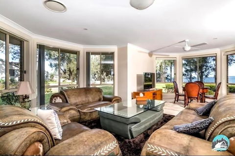 Aircabin - Tuggerawong - Lake Front - 9 Beds House - Great Ocean Road Tourism 3