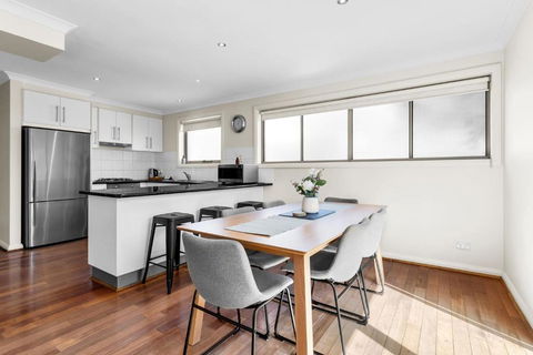 Airport West Stunner By Ready Set Stay - Great Ocean Road Tourism 2