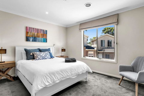 Airport West Stunner By Ready Set Stay - Great Ocean Road Tourism 3