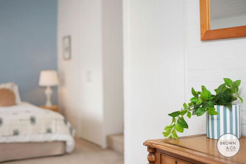 Alice Bayona 7 - Little Cove - Great Ocean Road Tourism 4